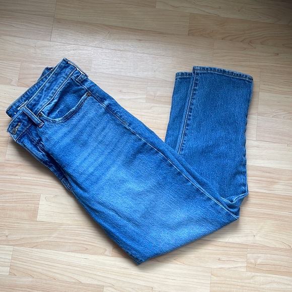 Old Navy High Rise Straight Jeans - Picture 3 of 10
